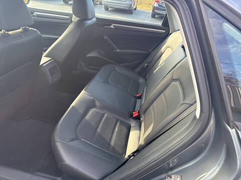 2018 Volkswagen Passat 2.0T R-Line