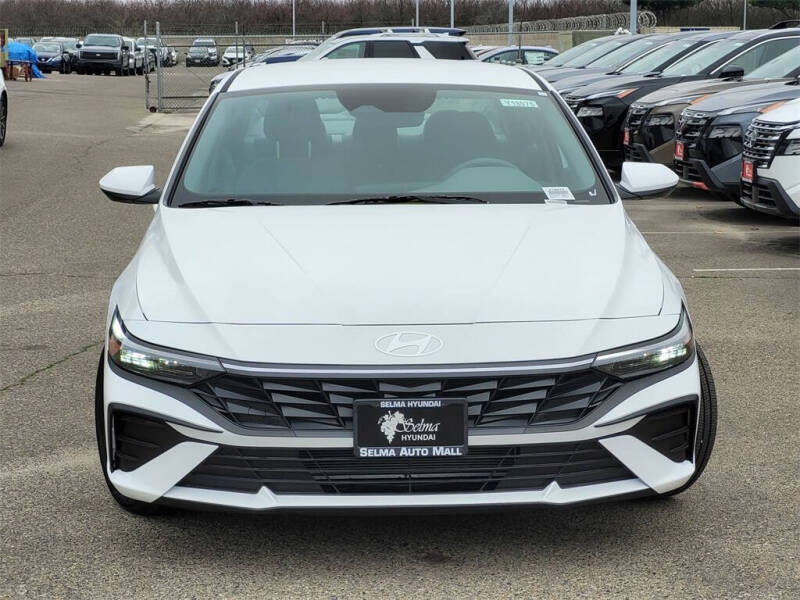2025 Hyundai Elantra SE