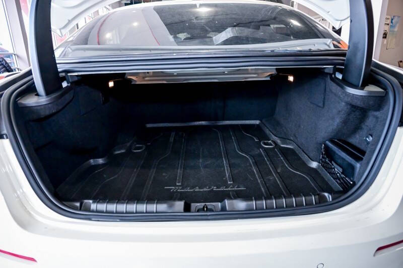 2022 Maserati Ghibli Modena