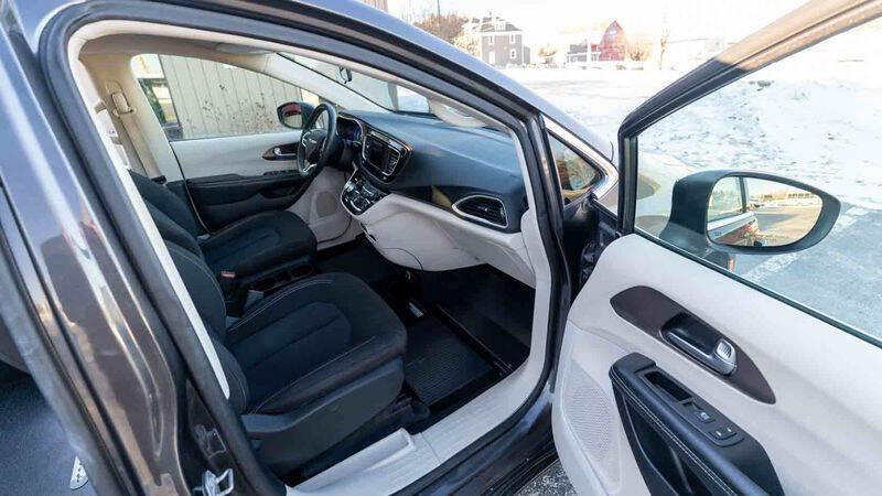 2022 Chrysler Voyager LX