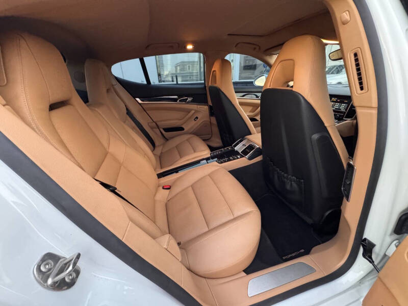 2016 Porsche Panamera Edition