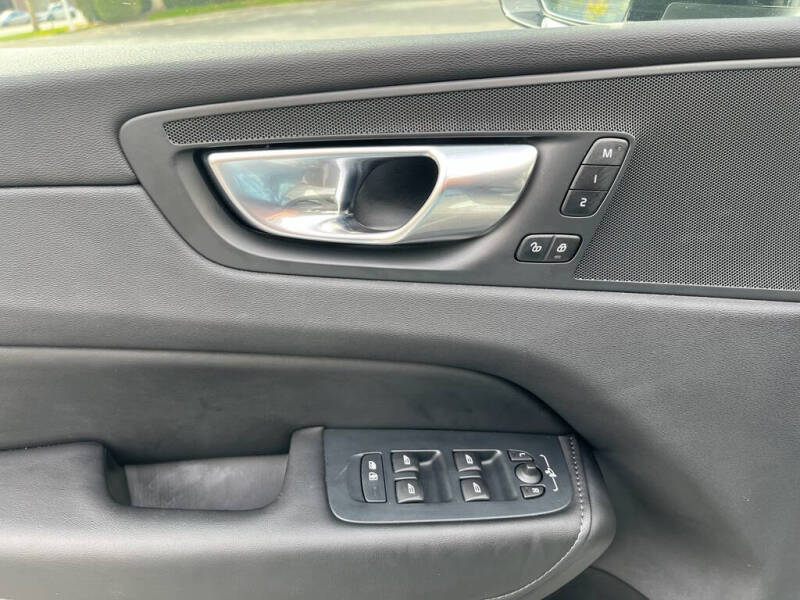 2025 Volvo XC60 B5 Plus Dark Theme