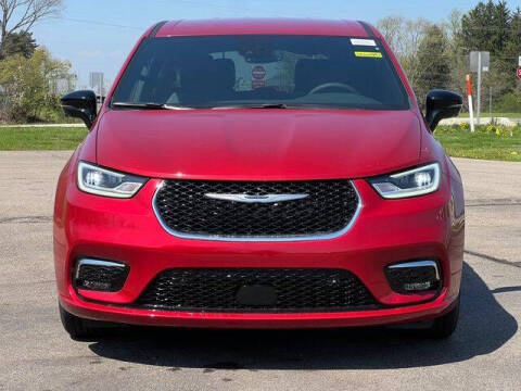 2026 Chrysler Pacifica Select