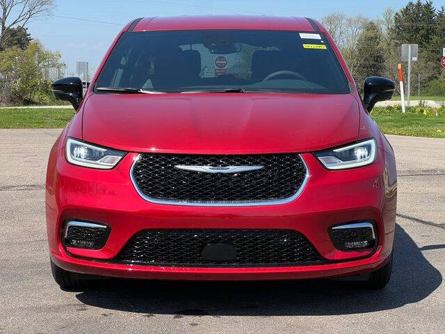 2026 Chrysler Pacifica Select