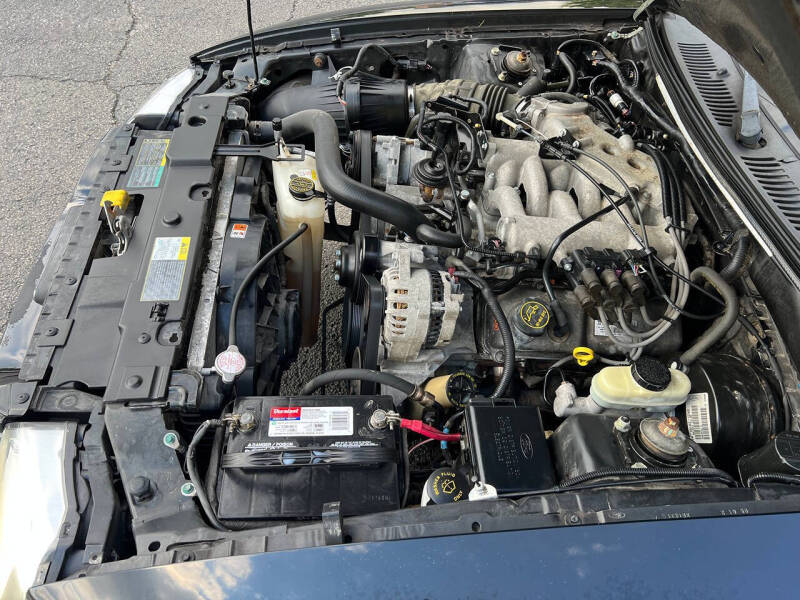 2004 Ford Mustang Deluxe