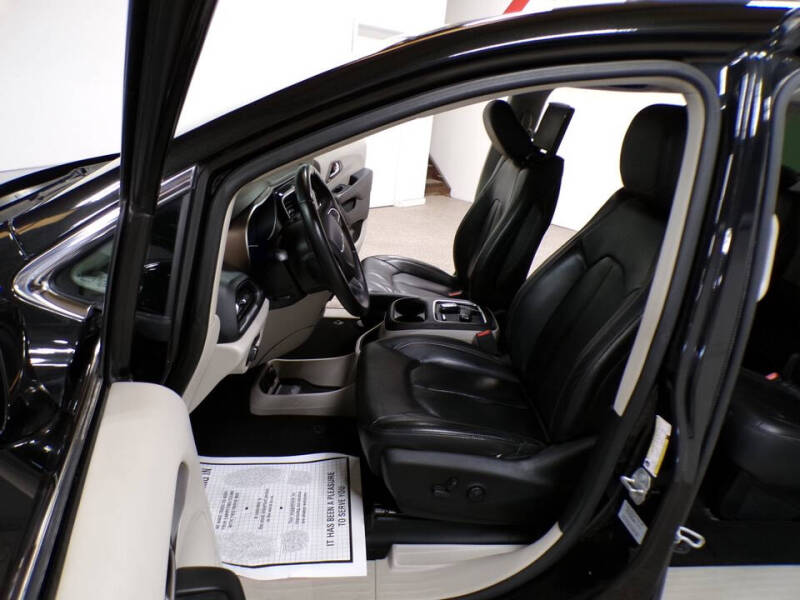 2017 Chrysler Pacifica Touring-L Plus