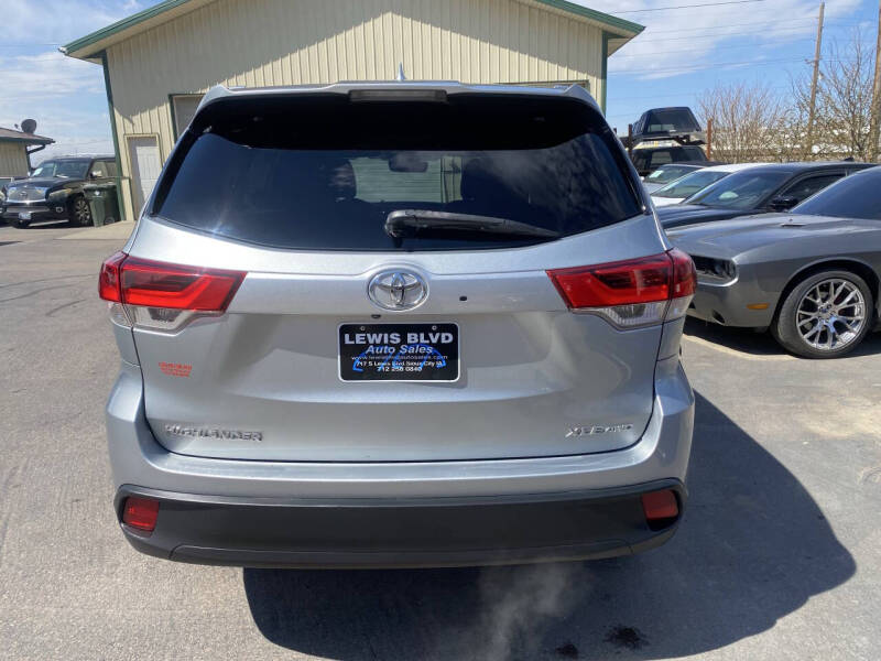 2019 Toyota Highlander SE