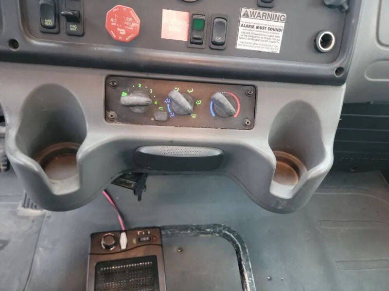 2004 Freightliner M2 106