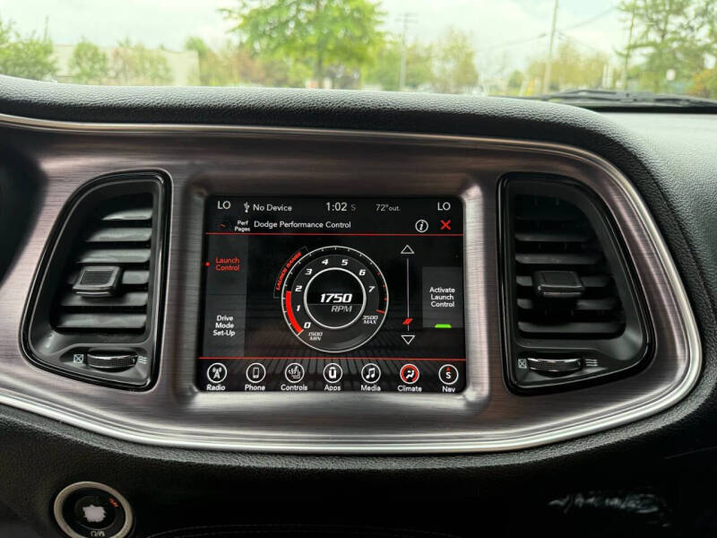 2017 Dodge Challenger 392 HEMI Scat Pack Shaker