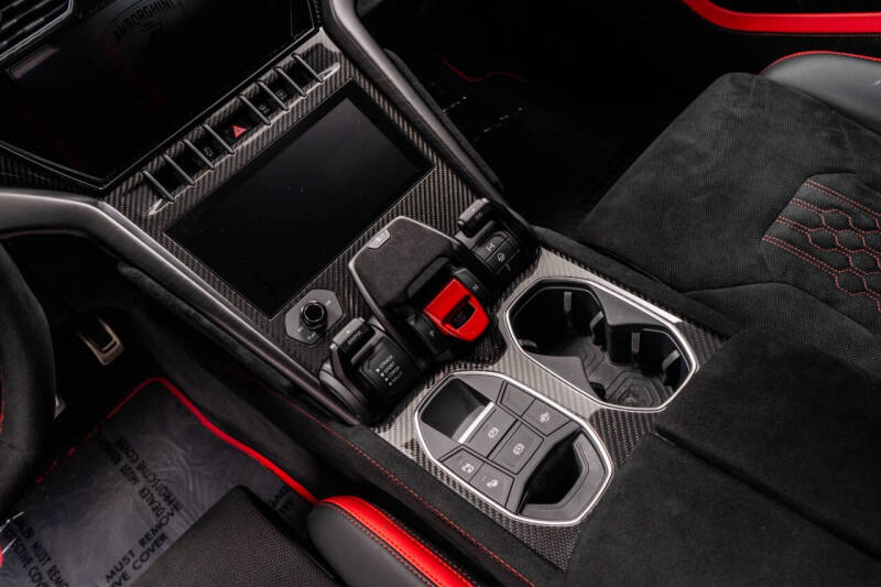 2024 Lamborghini Urus Performante