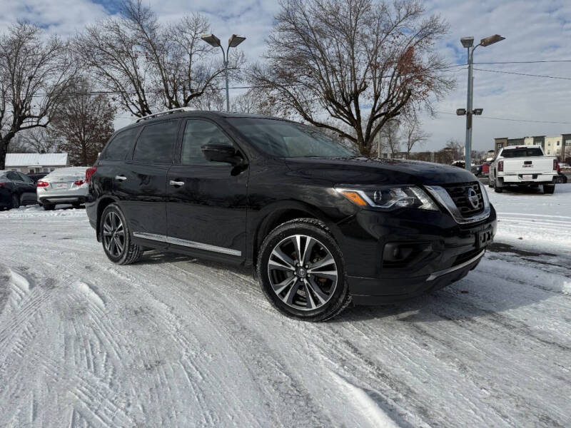 2018 Nissan Pathfinder Platinum's photo