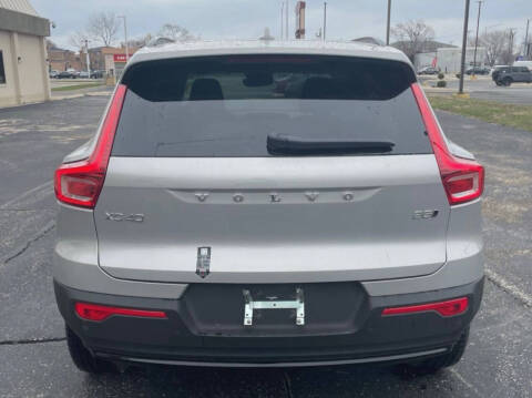 2025 Volvo XC40 B5 Plus Dark Theme