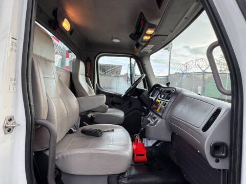 2018 Freightliner M2 106