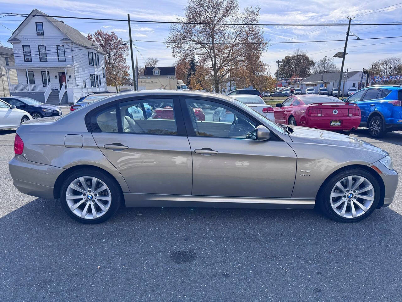 2011 BMW 3 Series 32