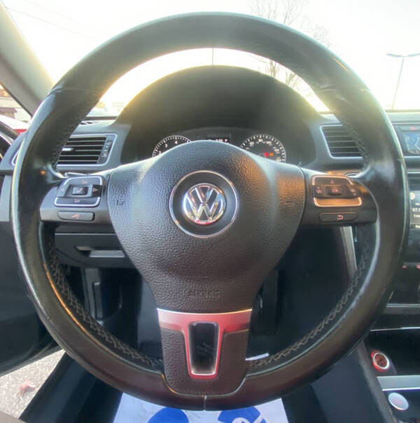 2015 Volkswagen Passat 1.8T SE