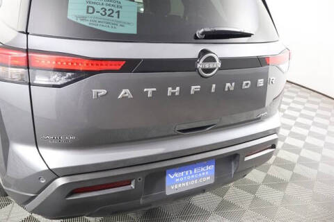 2025 Nissan Pathfinder SV
