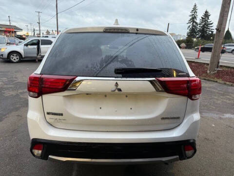 2017 Mitsubishi Outlander ES