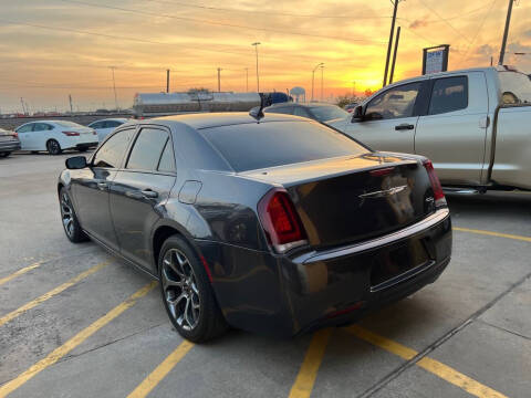 2018 Chrysler 300 S