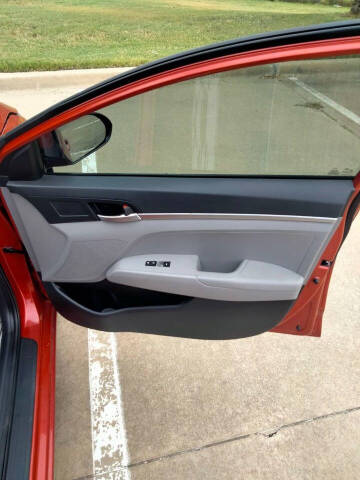 2020 Hyundai Elantra SE