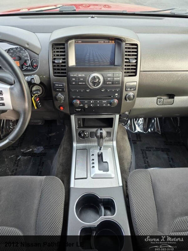 2012 Nissan Pathfinder LE