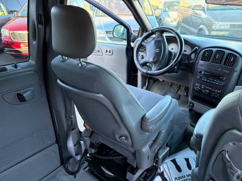 2005 Dodge Grand Caravan SE