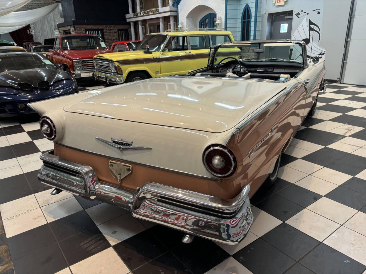 1957 Ford Skyliner 11