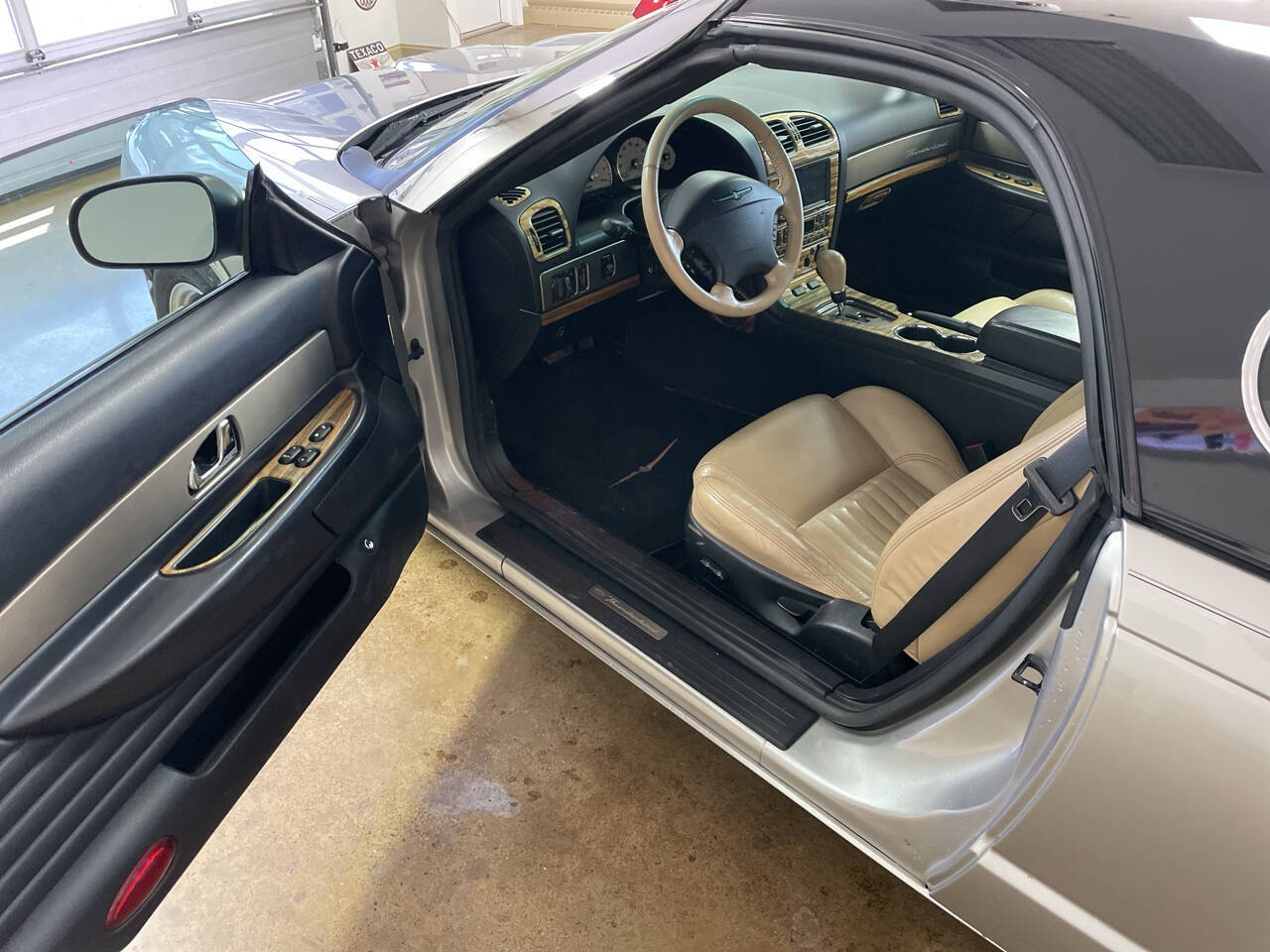 2004 Ford Thunderbird 14