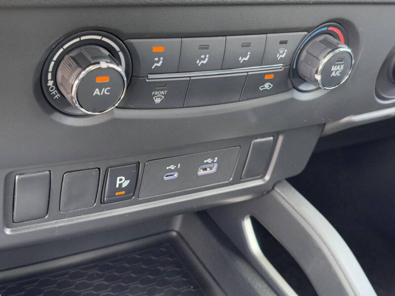 2025 Nissan Frontier SV