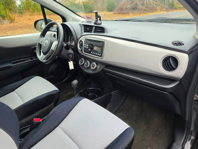 2012 Toyota Yaris 5-Door LE