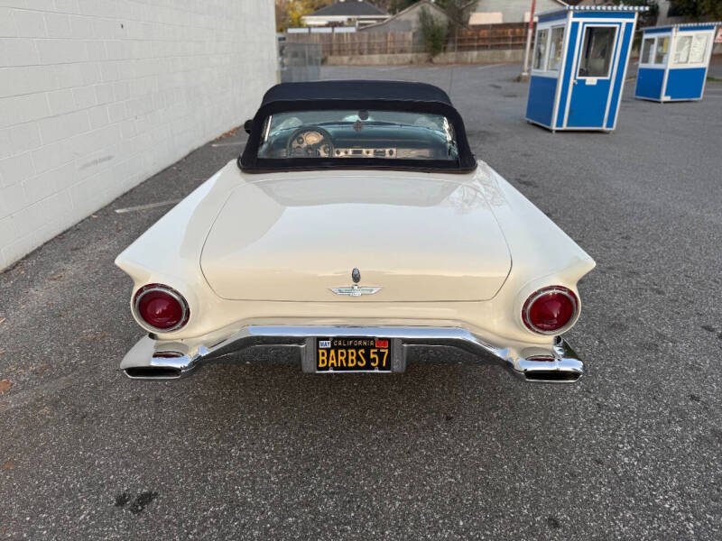 1957 Ford Thunderbird
