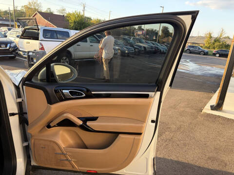 2017 Porsche Cayenne S E-Hybrid Platinum Edition