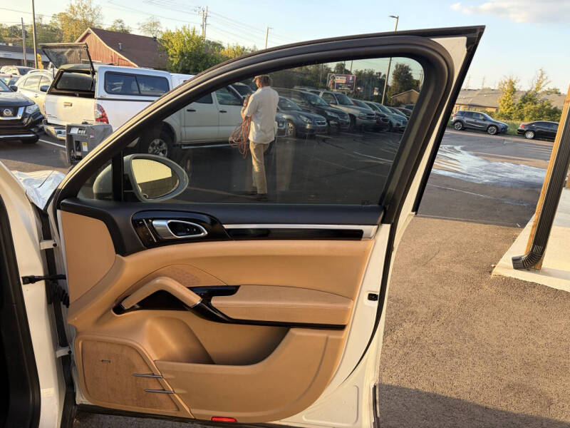 2017 Porsche Cayenne S E-Hybrid Platinum Edition