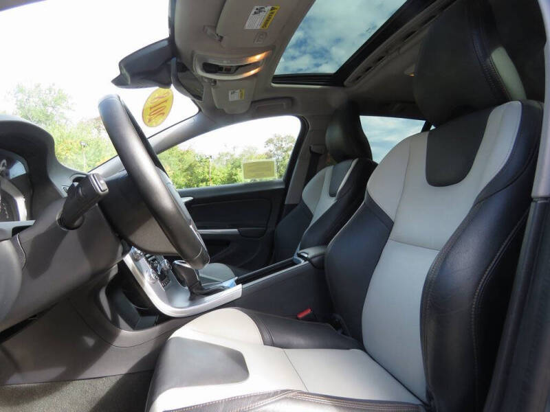 2018 Volvo V60 Cross Country T5 Premier