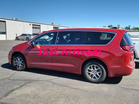 2025 Chrysler Pacifica Select