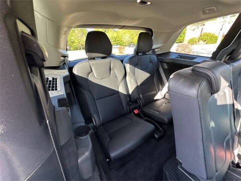 2021 Volvo XC90 T6 Momentum 7-Passenger