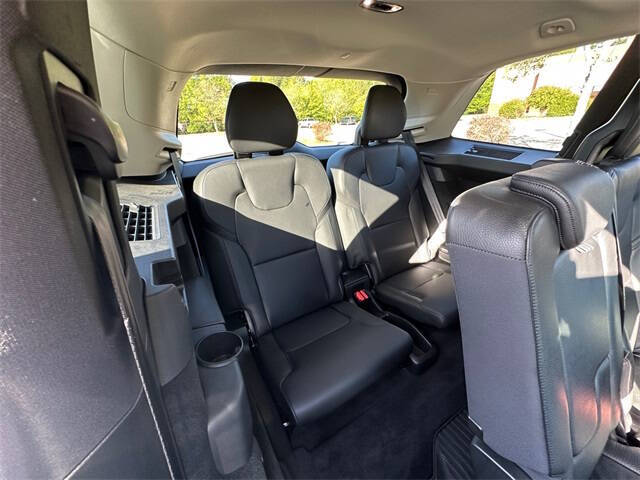 2021 Volvo XC90 T6 Momentum 7-Passenger