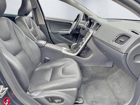 2015 Volvo V60 T5 Drive-E Platinum