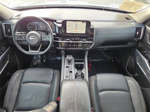 2023 Nissan Pathfinder SL