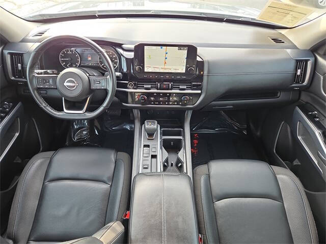 2023 Nissan Pathfinder SL