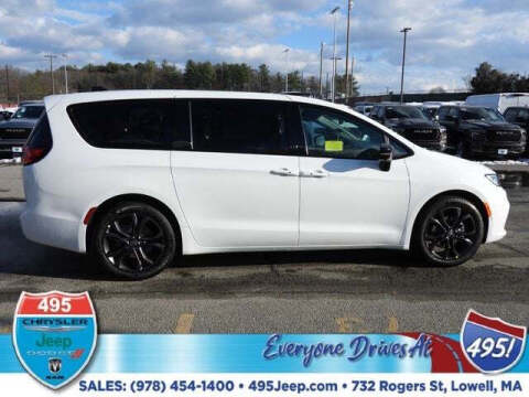 2026 Chrysler Pacifica Select