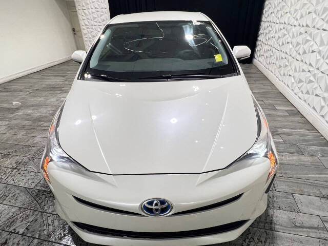 2016 Toyota Prius Two photo 5