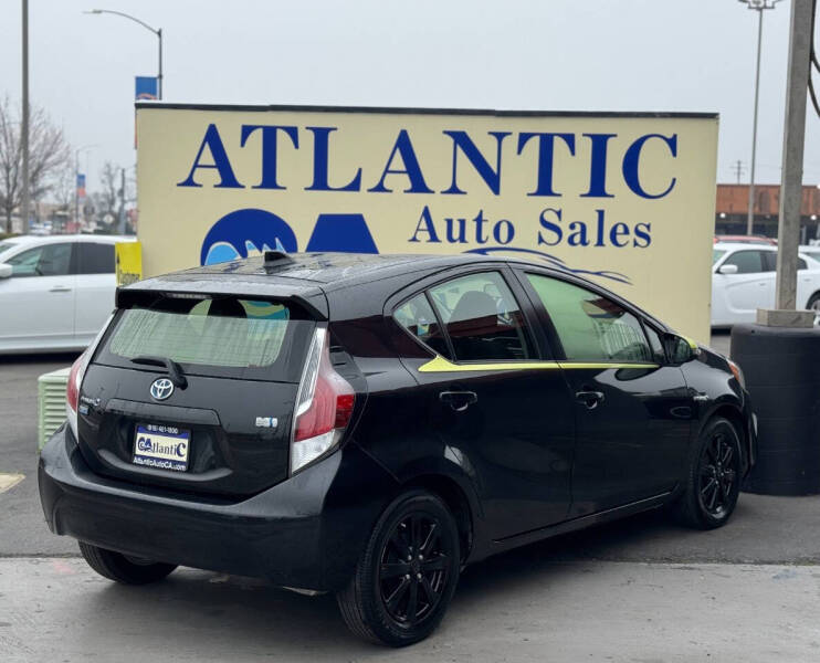 2016 Toyota Prius c Persona Special Edition