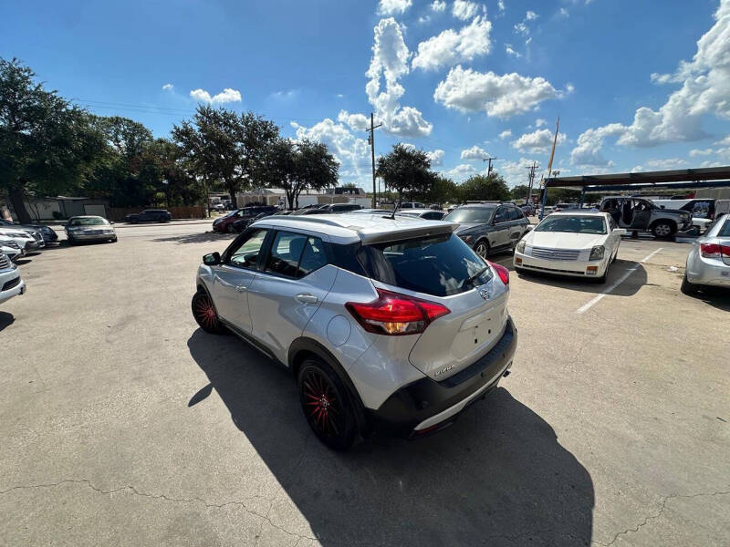 2020 Nissan Kicks SR