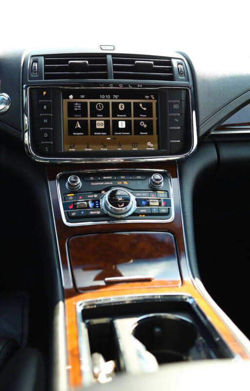 2019 Lincoln Continental Select