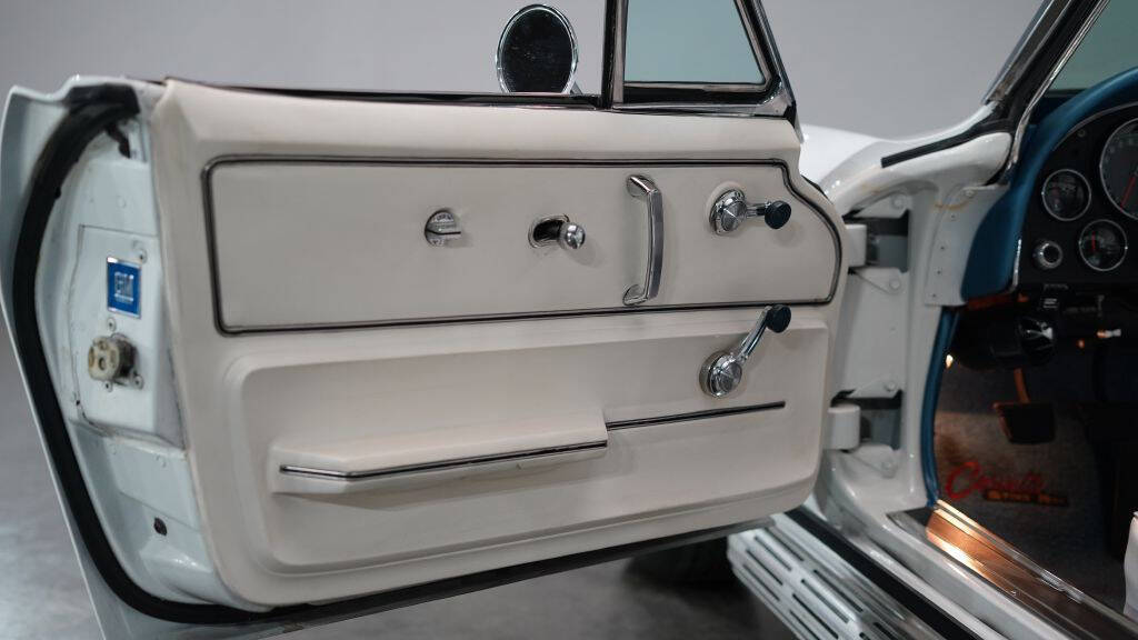 1967 Chevrolet Corvette 14