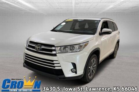2019 Toyota Highlander for sale at Crown Automotive of Lawrence Kansas in Lawrence KS