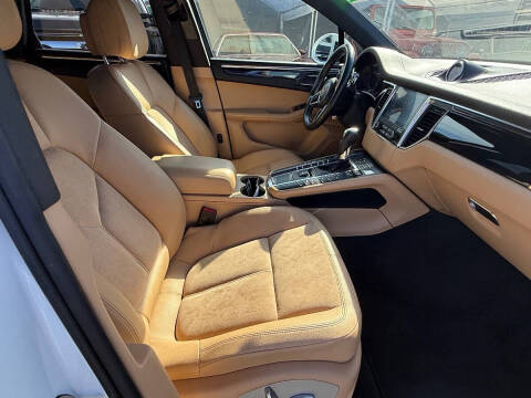 2017 Porsche Macan