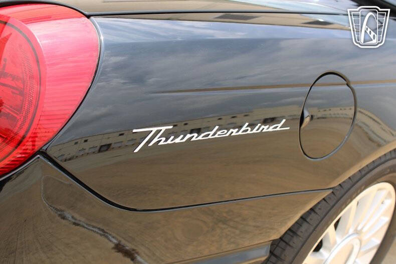 2004 Ford Thunderbird Deluxe