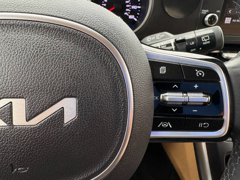 2022 Kia Carnival LX