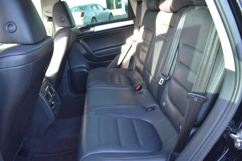 2011 Volkswagen Touareg VR6 Sport